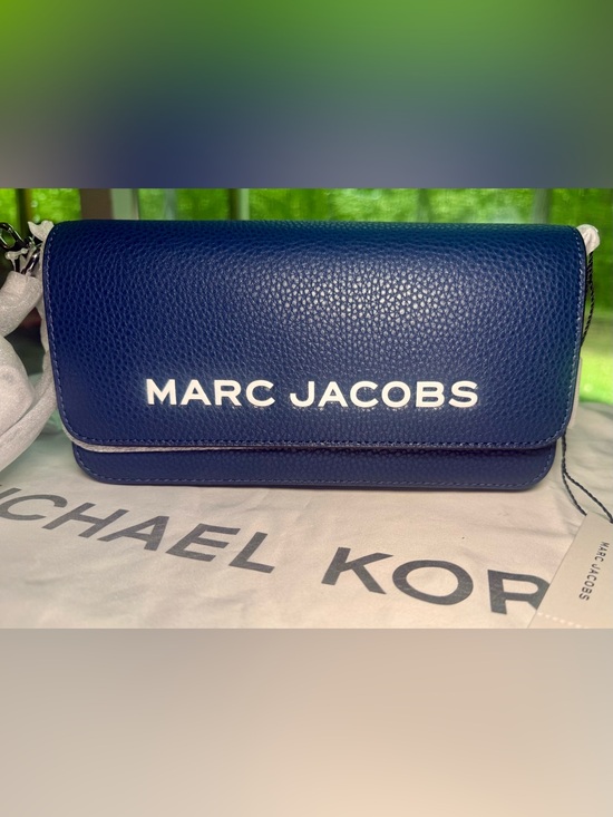 Marc Jacobs Handbags - Marc Jacobs Navy Blue Leather crossbody